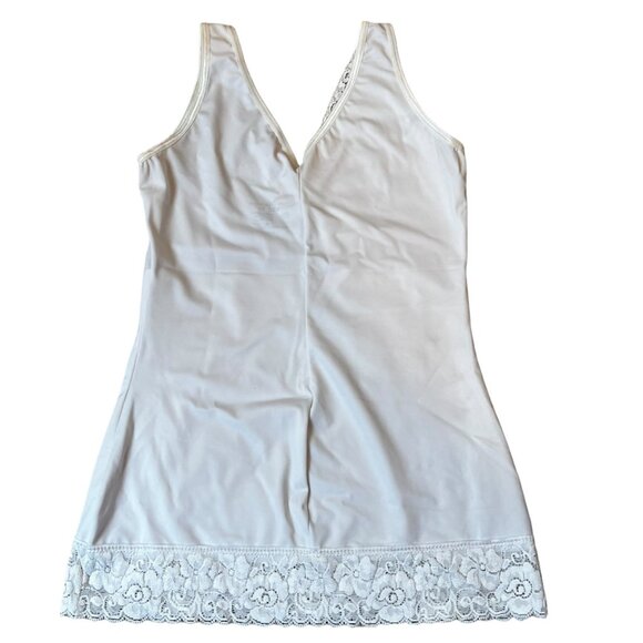 Ruby Ribbon White Lace Trim V-Neck Shapewear Cami Top Size 32 - Picture 3 of 5